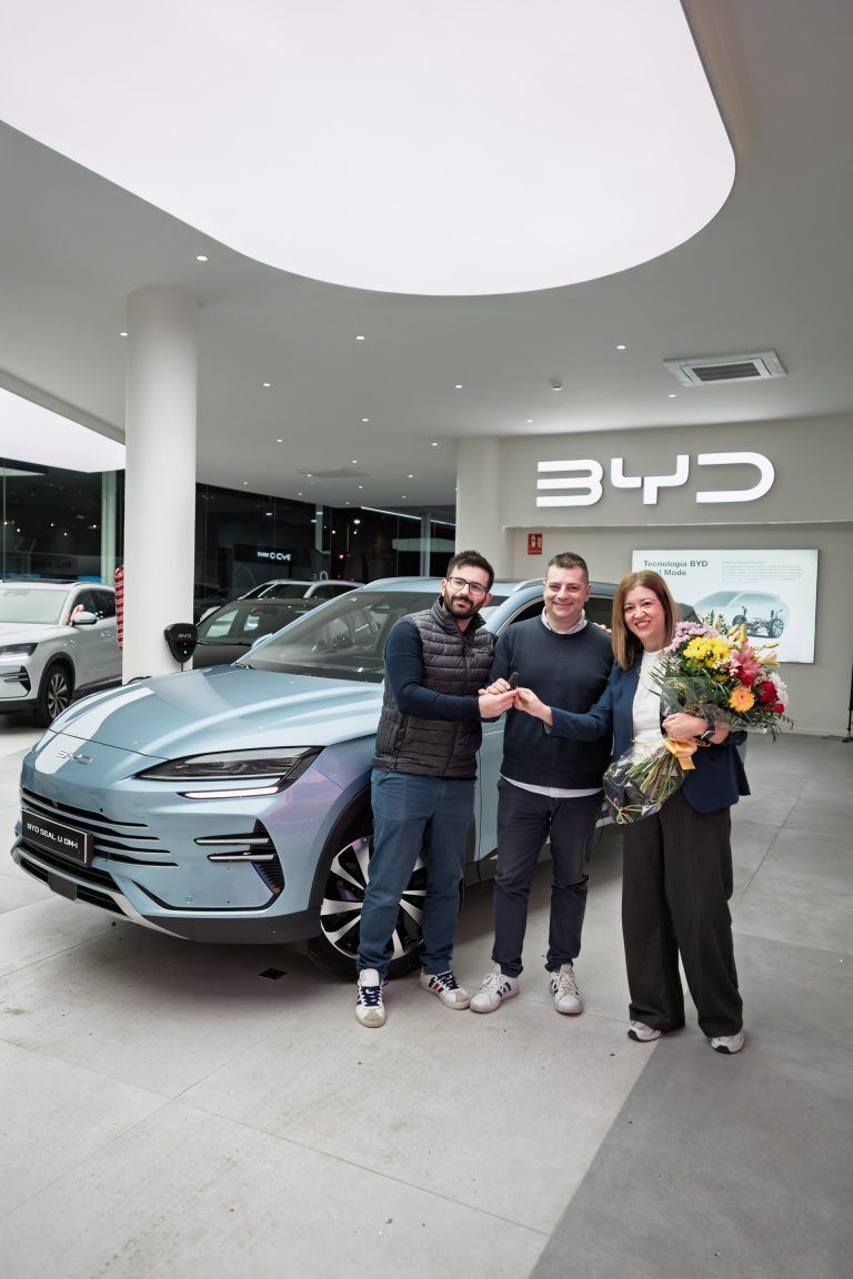 ¿Lynk & Co 08 o BYD Tang? Cuál tiene mejor sentido como SUV familiar de 7 plazas