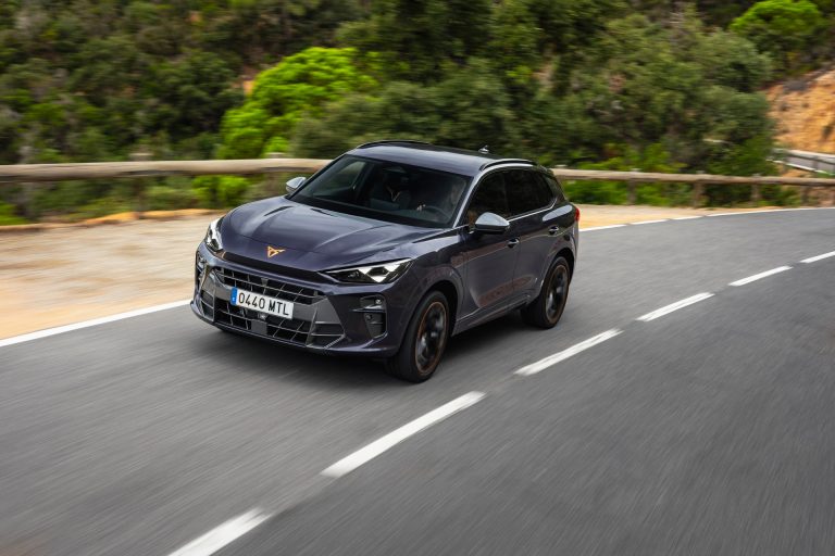 ¿Compacto PHEV o compacto híbrido no enchufable? Cómo decidir según km/año y punto de carga ¿Compacto PHEV o compacto híbrido no enchufable? Cómo decidir según km/año y punto de carga