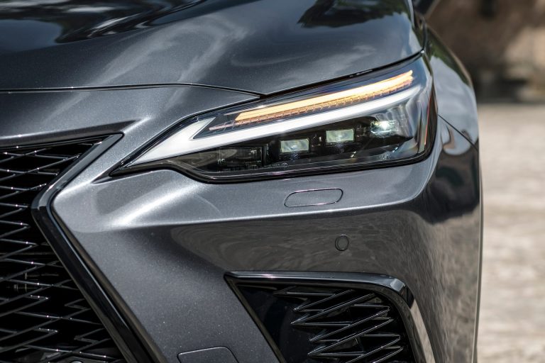 Lexus NX 450h+ vs BMW X3 30e: dos SUV premium PHEV con etiqueta 0 y filosofía opuesta Lexus NX 450h+ vs BMW X3 30e: dos SUV premium PHEV con etiqueta 0 y filosofía opuesta