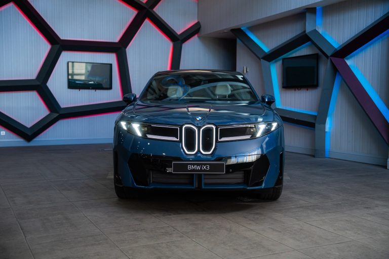 BMW iX3 vs Mercedes-Benz EQE SUV: ¿qué SUV-D eléctrico premium ofrece mejor integración software en 2026? BMW iX3 vs Mercedes-Benz EQE SUV: ¿qué SUV-D eléctrico premium ofrece mejor integración software en 2026?