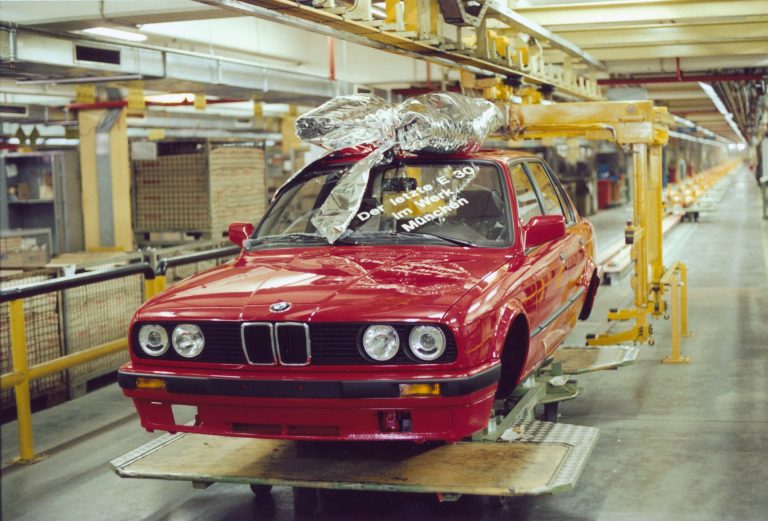 BMW Serie 3 vs Mercedes Clase C: ¿qué berlina D premium híbrida enchufable rinde mejor en autopista larga? BMW Serie 3 vs Mercedes Clase C: ¿qué berlina D premium híbrida enchufable rinde mejor en autopista larga?