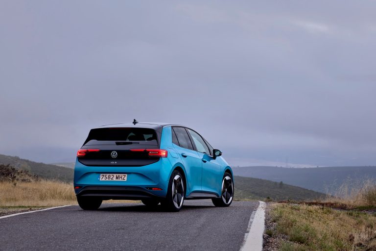 Cómo elegir un compacto eléctrico en 2026 según los viajes largos que hagas al año: umbrales de autonomía y carga DC Cómo elegir un compacto eléctrico en 2026 según los viajes largos que hagas al año: umbrales de autonomía y ca