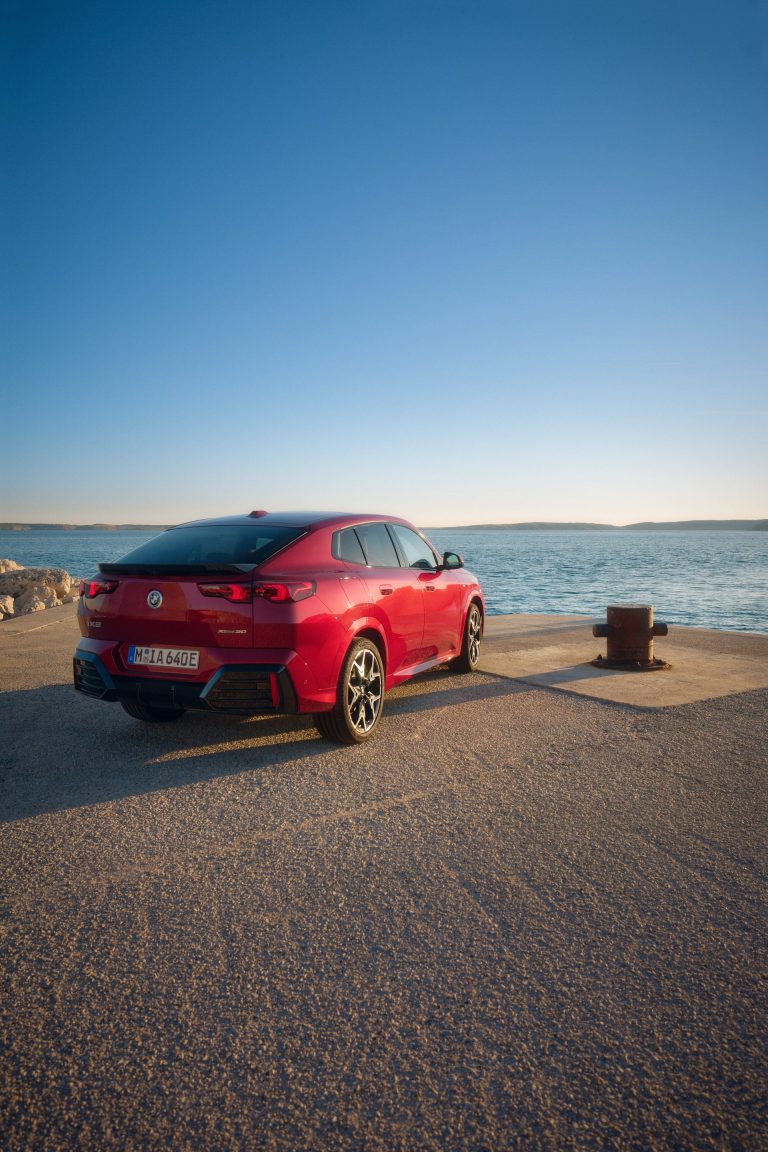 Ranking de SUV-C premium eléctricos con mejor equipamiento ADAS de serie en 2026 por debajo de 65.000 €